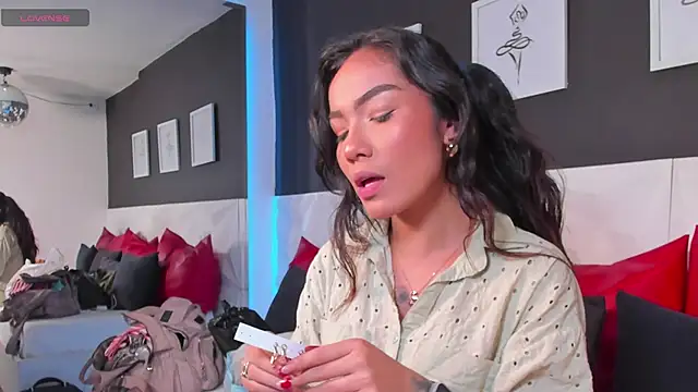 scarlet castro online show from 10/24/25, 04:47