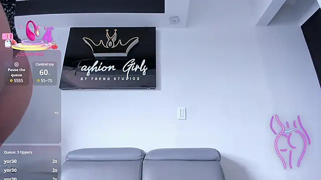 Snapshot of RoxyRoss_ chatting on 03/06/25, 05:11 RoxyRoss online show from 03/06/25, 05:11