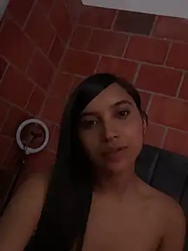 Snapshot of RoxyRoss_ chatting on 03/16/25, 04:52 RoxyRoss online show from 03/16/25, 04:52