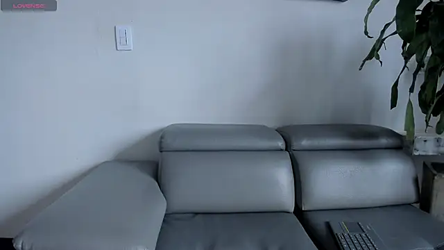 Snapshot of RoxyRoss_ chatting on 09/20/25, 02:07 RoxyRoss online show from 09/20/25, 02:07