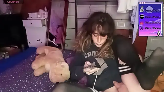 piou-sissy online show from 10/27/25, 09:19