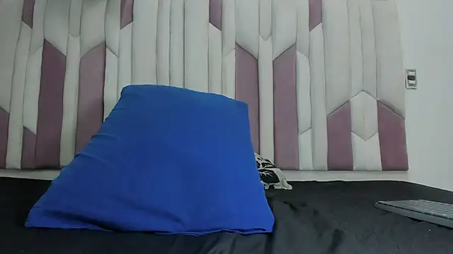 Snapshot of fer_dz chatting on 02/13/25, 12:00 fer dz online show from 02/13/25, 12:00