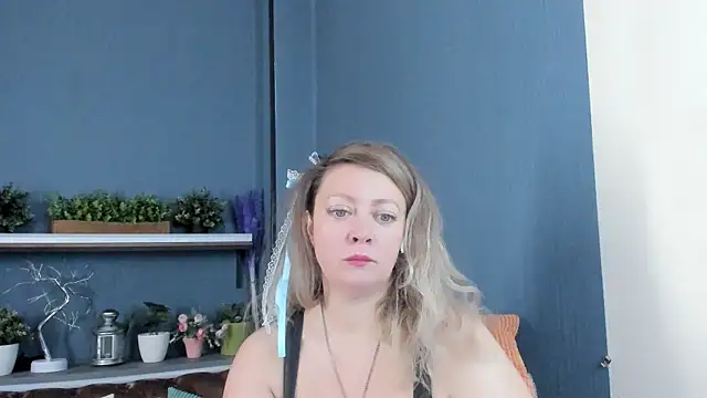 JesiaFoxi online show from 11/16/25, 02:00