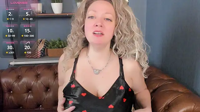 JesiaFoxi online show from 05/15/26, 12:01