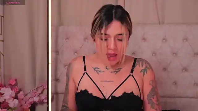 ashleyvalirya online show from 02/21/25, 03:45