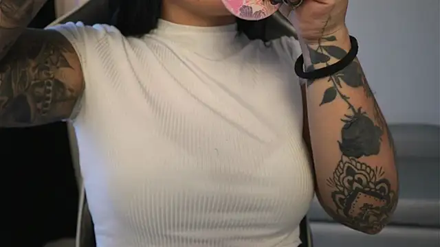 ashleyvalirya online show from 04/09/26, 07:41