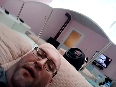 Snapshot of 0777edi chatting on 12/06/24, 10:49 0777edi online show from 12/06/24, 10:49