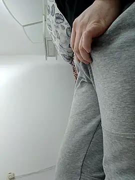 Snapshot of 0777edi chatting on 11/12/25, 09:42 0777edi online show from 11/12/25, 09:42