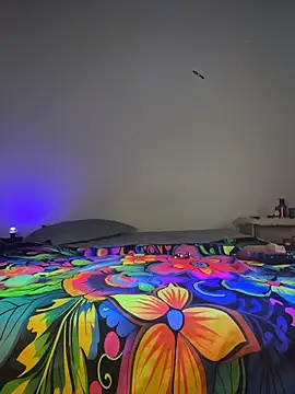 xMirana  online show from 11/30/25, 09:35