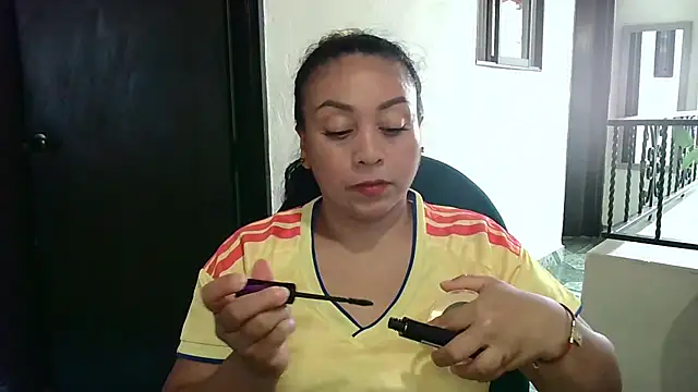 Snapshot of zaray_bella chatting on 07/07/26, 05:06 zaray bella online show from 07/07/26, 05:06