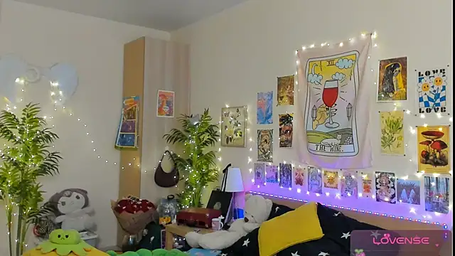 Sunny Elly online show from 04/28/26, 08:08