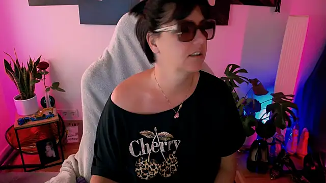 Snapshot of NatiLove35 chatting on 06/12/26, 05:28 NatiLove35 online show from 06/12/26, 05:28