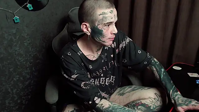 Snapshot of lonelycrystal chatting on 09/29/25, 06:46 lonelycrystal online show from 09/29/25, 06:46