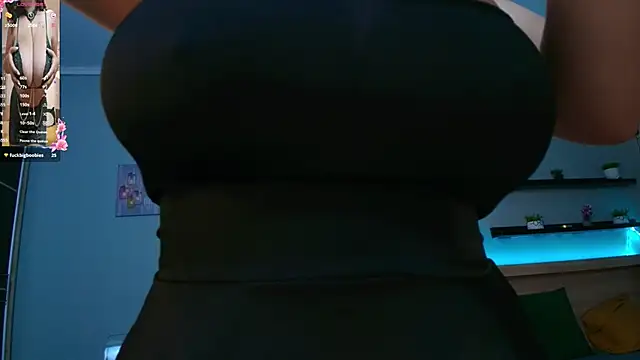 Snapshot of KairaFantasyy chatting on 01/25/25, 11:43 KairaFantasyy online show from 01/25/25, 11:43