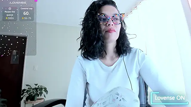 Snapshot of paulinabarnett- chatting on 06/16/26, 05:26 paulinabarnett- online show from 06/16/26, 05:26