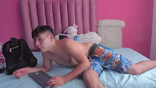 Snapshot of JustiinJazmin chatting on 01/13/25, 07:42 JustiinJazmin online show from 01/13/25, 07:42