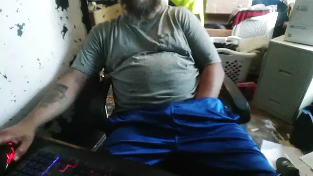 Snapshot of slickwill123 chatting on 06/08/26, 10:32 slickwill123 online show from 06/08/26, 10:32