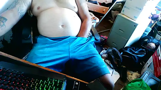 Snapshot of slickwill123 chatting on 07/13/26, 10:56 slickwill123 online show from 07/13/26, 10:56