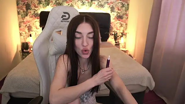 Alice Arwen online show from 03/07/25, 12:23