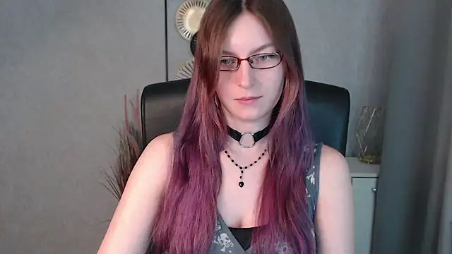 emmaxDelight online show from 12/18/24, 10:08