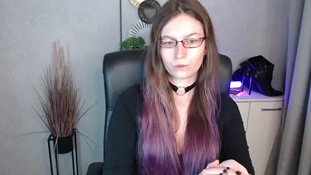 emmaxDelight online show from 10/28/25, 06:50