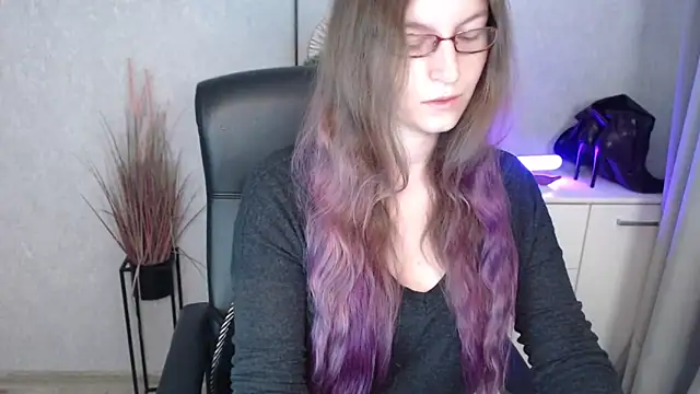 emmaxDelight online show from 10/30/25, 06:37