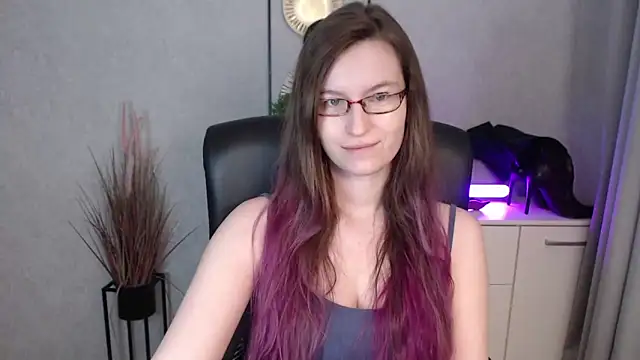 emmaxDelight online show from 12/17/25, 06:19