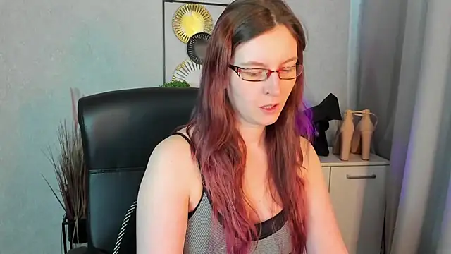 emmaxDelight online show from 05/18/26, 05:35