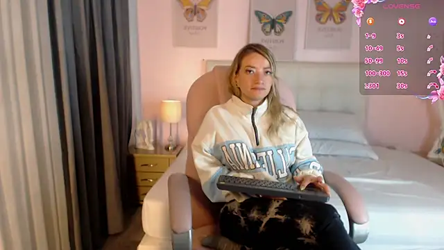 zoe jones13 online show from 02/18/25, 09:32