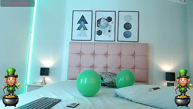 zoe jones13 online show from 03/18/25, 10:14