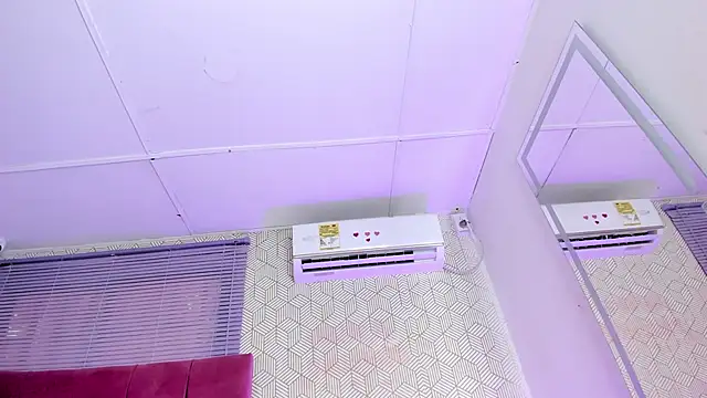 quianna  online show from 02/18/25, 10:25