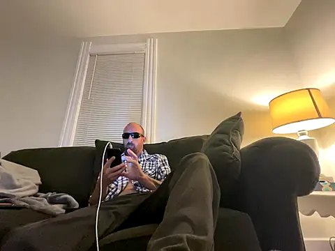 Snapshot of armdy371 chatting on 09/27/25, 03:44 armdy371 online show from 09/27/25, 03:44