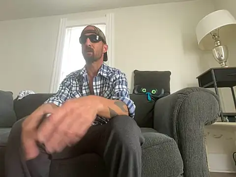 Snapshot of armdy371 chatting on 09/29/25, 05:51 armdy371 online show from 09/29/25, 05:51