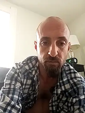 Snapshot of armdy371 chatting on 10/09/25, 04:27 armdy371 online show from 10/09/25, 04:27