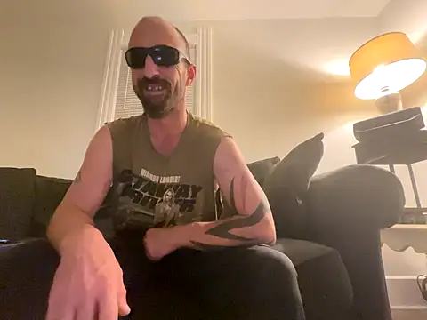 Snapshot of armdy371 chatting on 10/19/25, 12:22 armdy371 online show from 10/19/25, 12:22