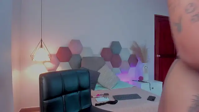 MelissaFoxx online show from 02/18/25, 12:17