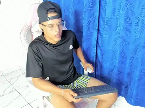 jamesescobar  online show from 04/08/26, 04:01