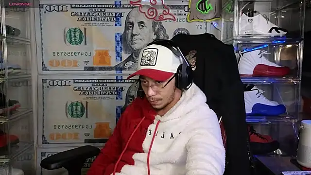 MoeLovesBearss online show from 01/29/25, 05:13