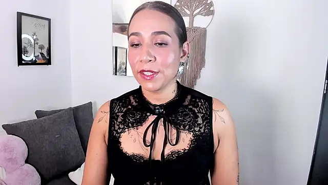 Snapshot of electra_hunt chatting on 04/30/26, 01:34 electra hunt online show from 04/30/26, 01:34