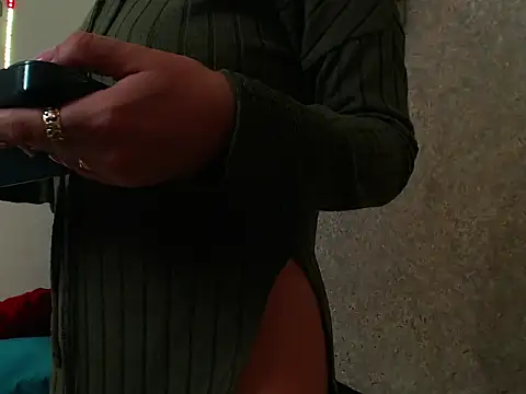 AliciaChelios online show from 04/19/26, 01:16