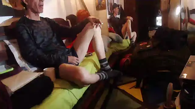 laye19 online show from 11/29/25, 12:13