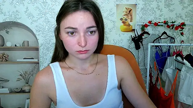  Barbie Kiss  online show from 10/15/25, 05:07