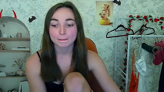  Barbie Kiss  online show from 11/04/25, 05:34