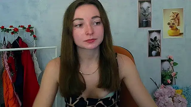  Barbie Kiss  online show from 12/01/25, 12:21