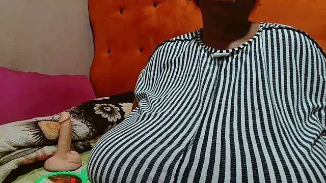 tinagiant online show from 10/03/25, 02:41