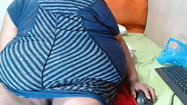 tinagiant online show from 11/10/25, 08:02