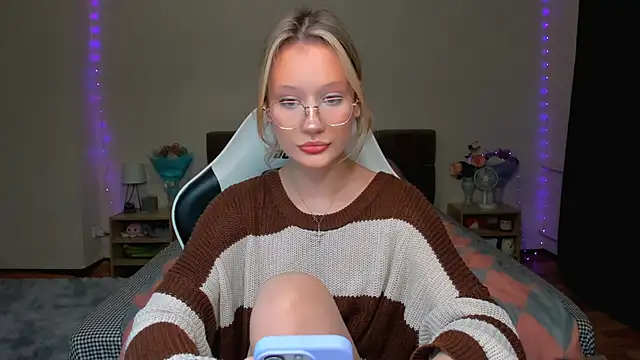 Snapshot of DearLia chatting on 10/08/25, 07:00 DearLia online show from 10/08/25, 07:00