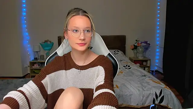 Snapshot of DearLia chatting on 10/26/25, 08:26 DearLia online show from 10/26/25, 08:26