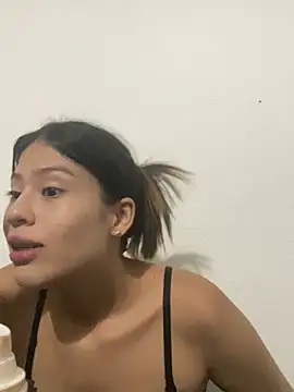 Snapshot of Sofia__cute3 chatting on 02/20/25, 03:45 Sofia cute3 online show from 02/20/25, 03:45