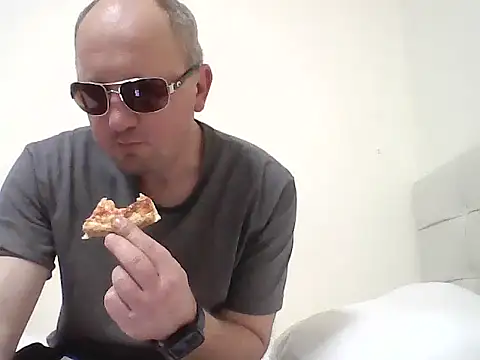 Snapshot of paul_daniel chatting on 11/07/25, 08:31 paul daniel online show from 11/07/25, 08:31